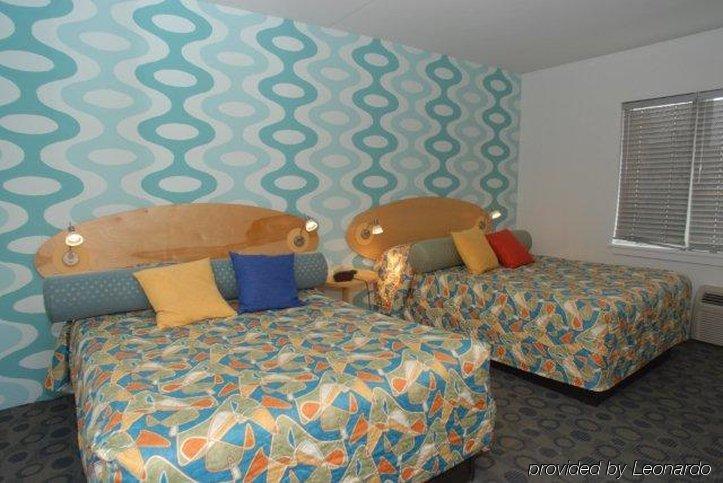 The Starlux Hotel Wildwood Room photo